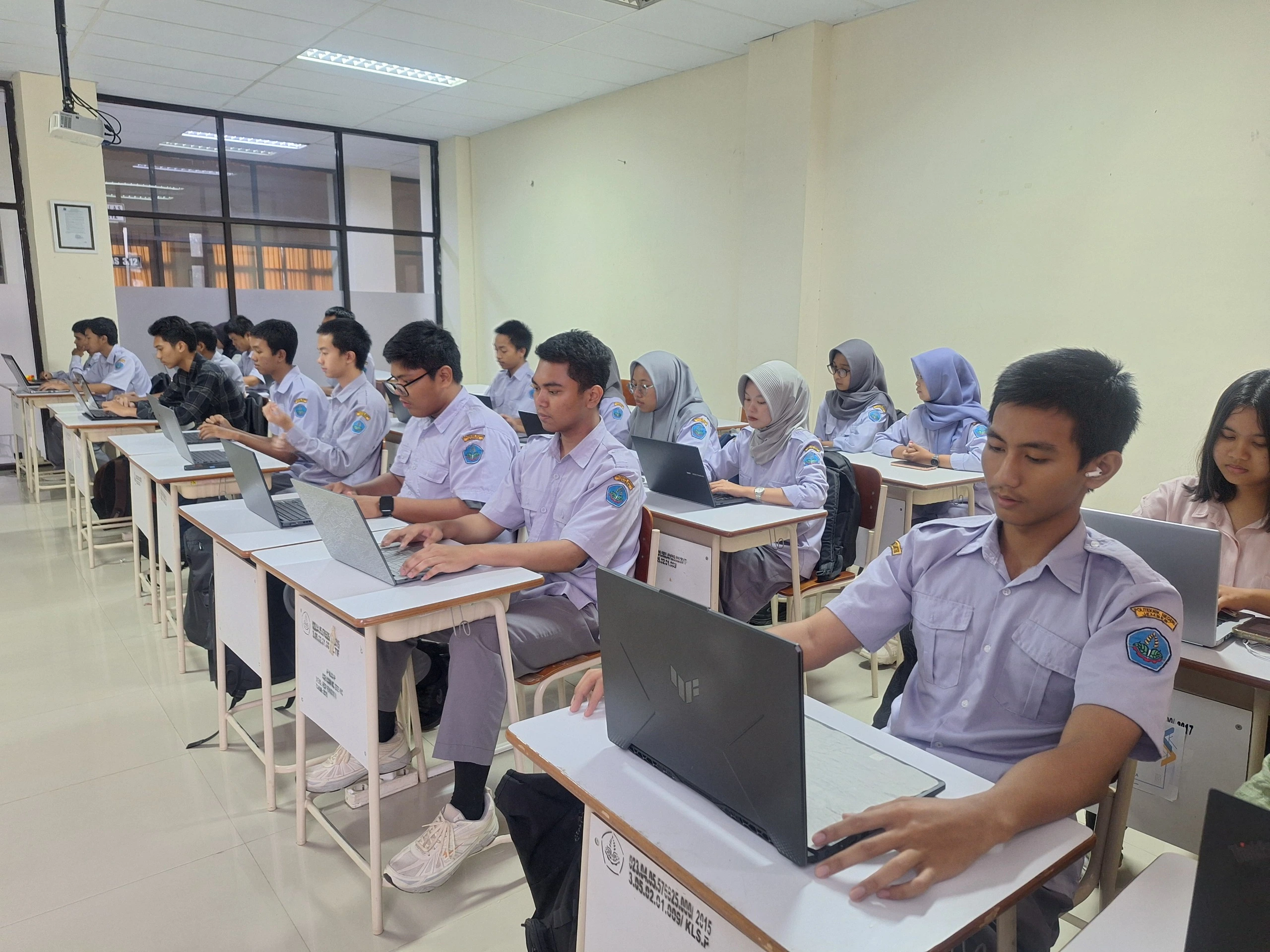 Aktivitas Mahasiswa Sarjana Terapan D4 Teknik Informatika Jurusan Teknologi Informasi Polije