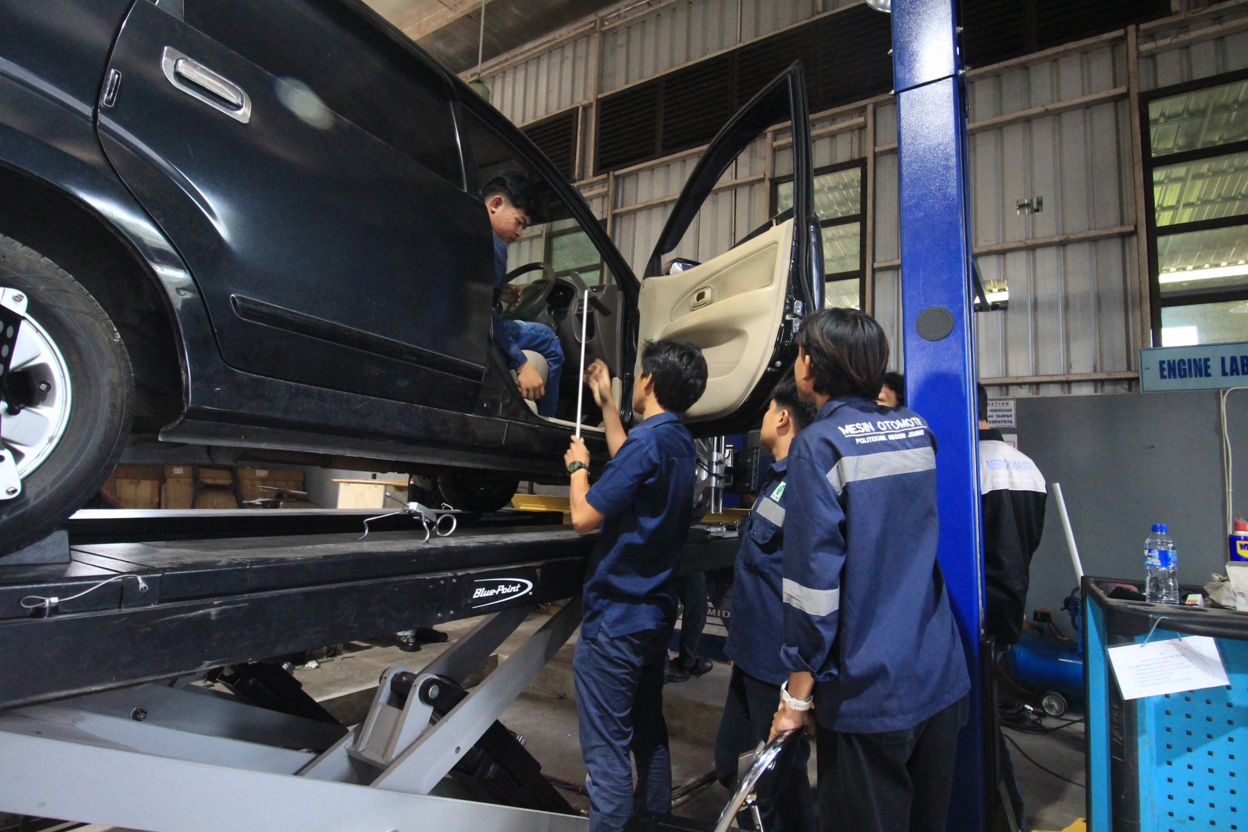 Aktivitas Praktik Mahasiswa Prodi D4 Mesin Otomotif Politeknik Negeri Jember