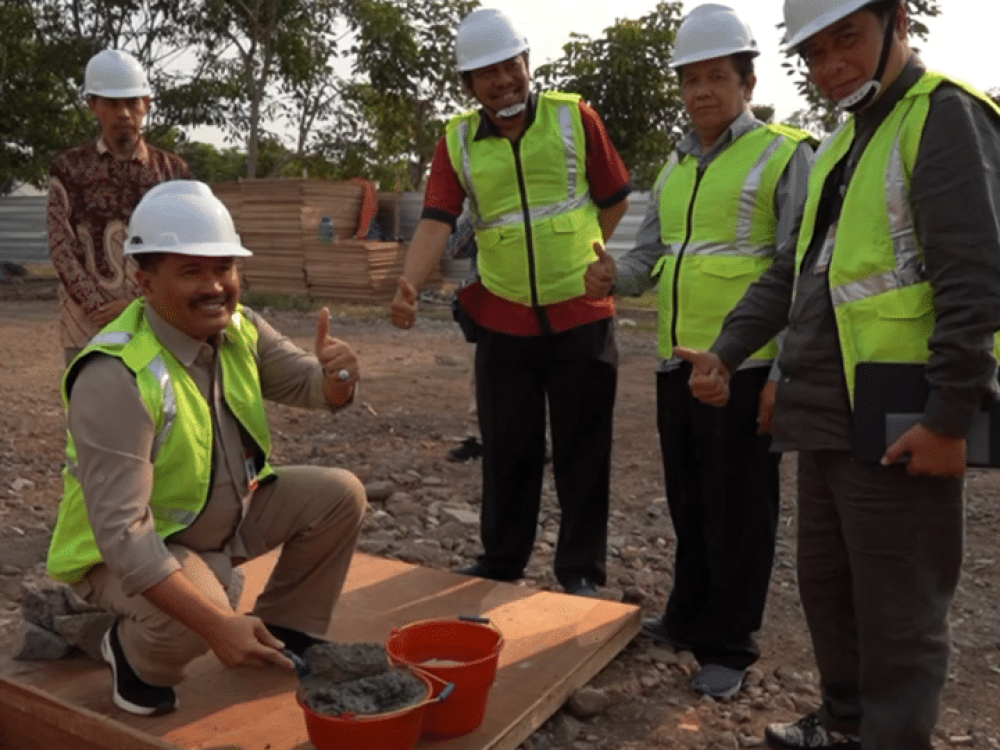 Direktur Polije Lakukan Groundbreaking Pembangunan Gedung Asrama Mahasiswa