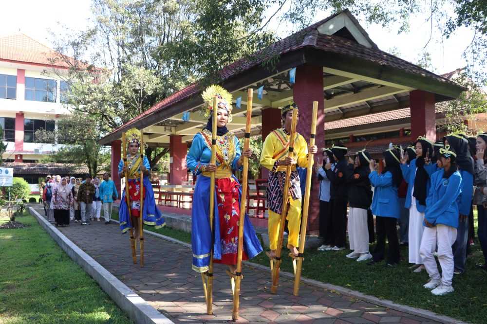 Mahasiswa Vokasi Polije Sukses Gelar Talkshow Proyek bersama Yayasan Tanoker