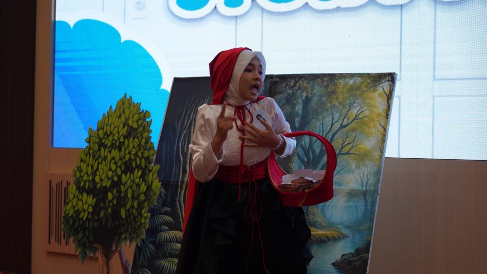 LUMORA Polije Wadahi Bakat Bahasa Inggris Pelajar