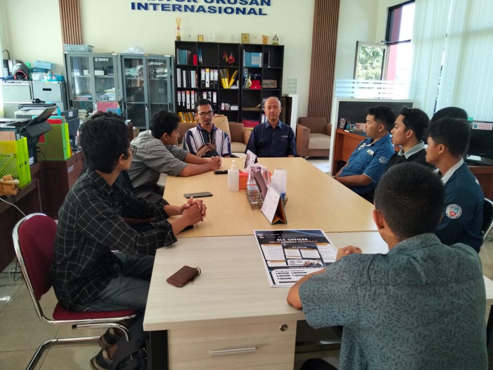 Polije Beri Pembekalan Mahasiswa Peserta Magang PT IWIP