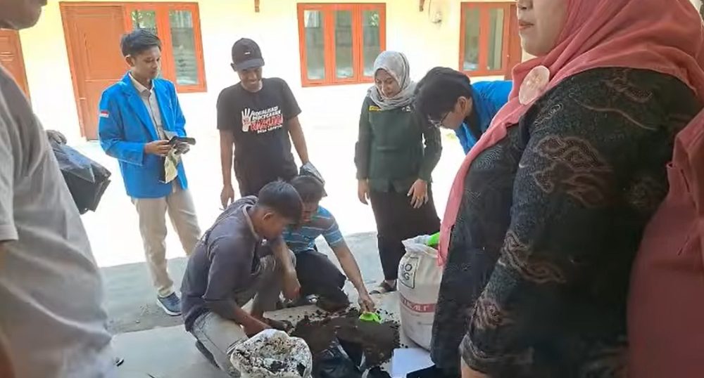 Polije Dampingi Warga Seputih Kembangkan Produk Olahan TOGA