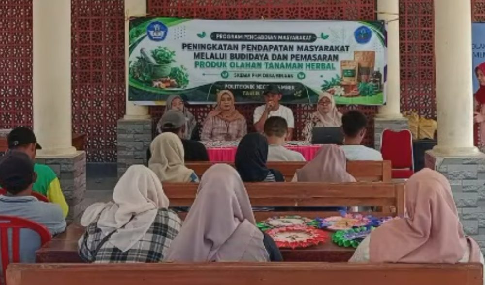 Polije Dampingi Warga Seputih Mayang Olah Tanaman Herbal