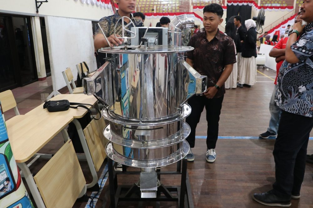 Polije Kembangkan Alat Pengering dan Penggiling Cabai Rawit Otomatis
