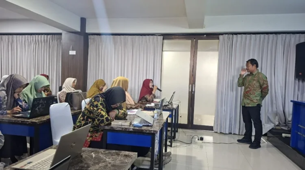 Polije Latih Guru MA Jember Kembangkan Media Pembelajaran Digital
