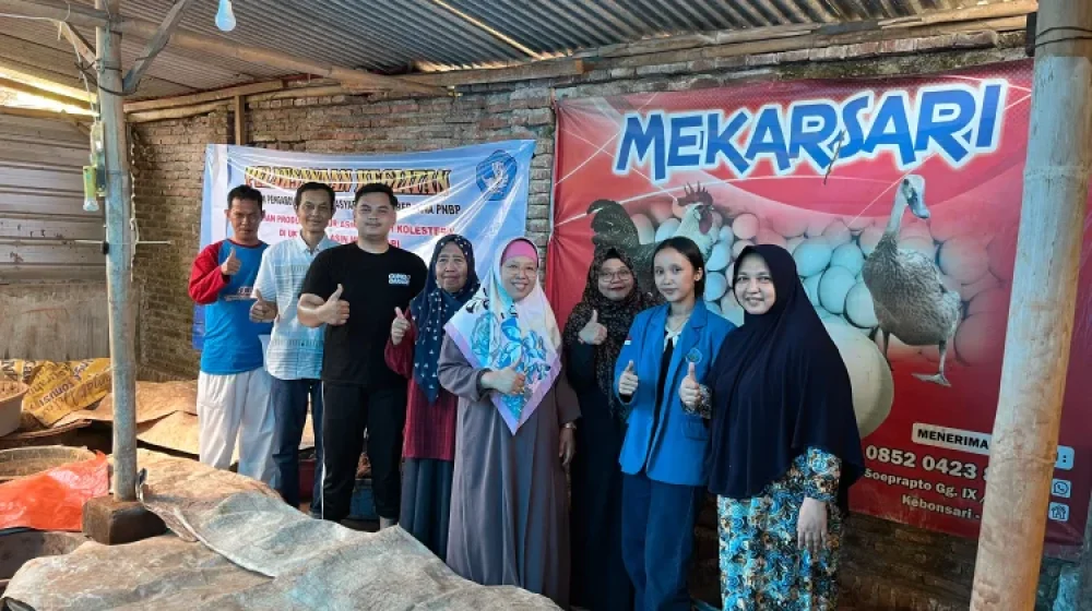 Polije Latih UKM Mekarsari Produksi Telur Asin Rendah Kolesterol