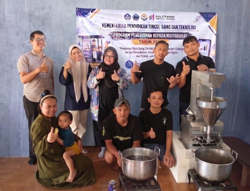 Polije Perkuat Daya Saing UMKM Bakso Cak Tris melalui Teknologi dan Digitalisasi