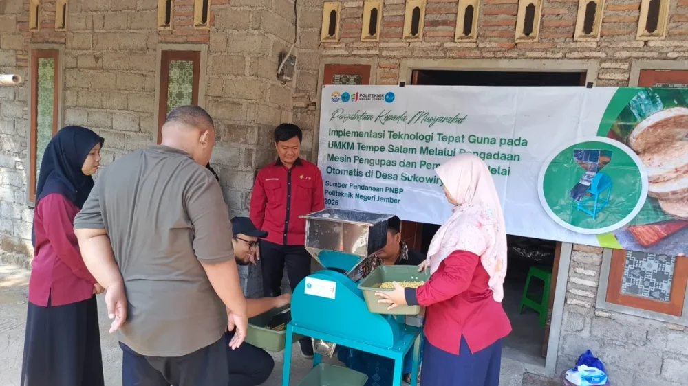 Polije Serahkan Mesin Pengupas Kedelai Otomatis Guna Bantu UMKM Tempe