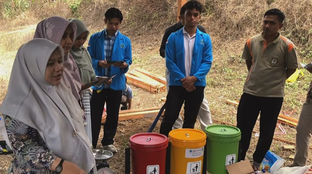 Polije Sulap Lahan Tidur Jadi TPS3R dan Olah Bokashi di Desa Badean