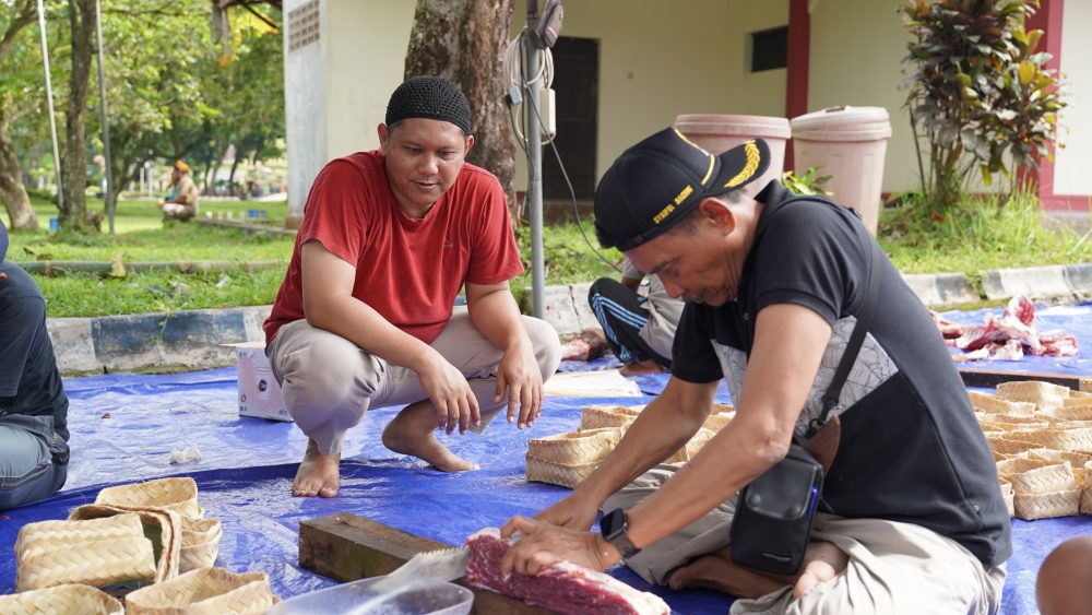 Polije Terapkan Konsep Kurban Hijau Tanpa Plastik