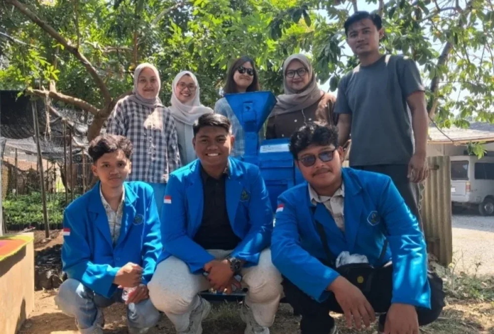 Polije Terapkan Mesin Huller untuk Efisiensi Pengolahan Kopi UMKM