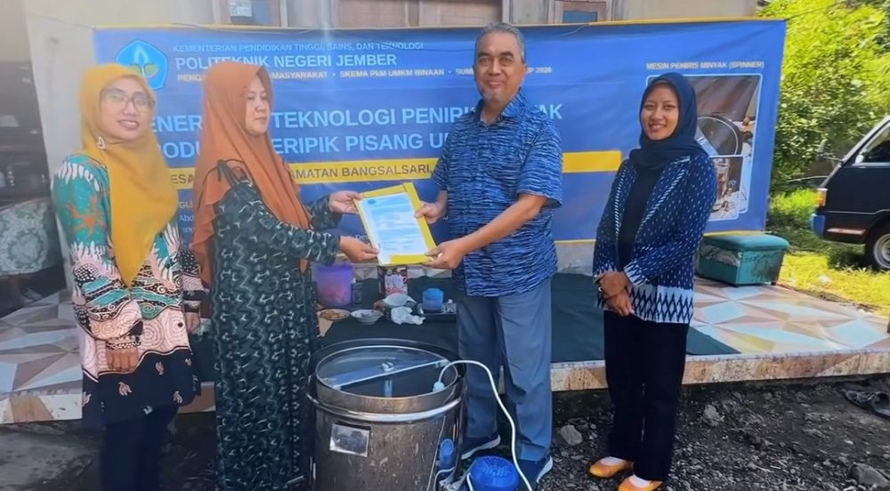 Polije Terapkan Spinner untuk Tingkatkan Keripik Pisang UD FIFI (2)