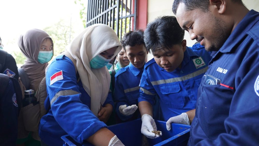 Polije Ubah Limbah Menjadi Berkah Lewat Budidaya Maggot di Hari Bumi (Foto: Humas)