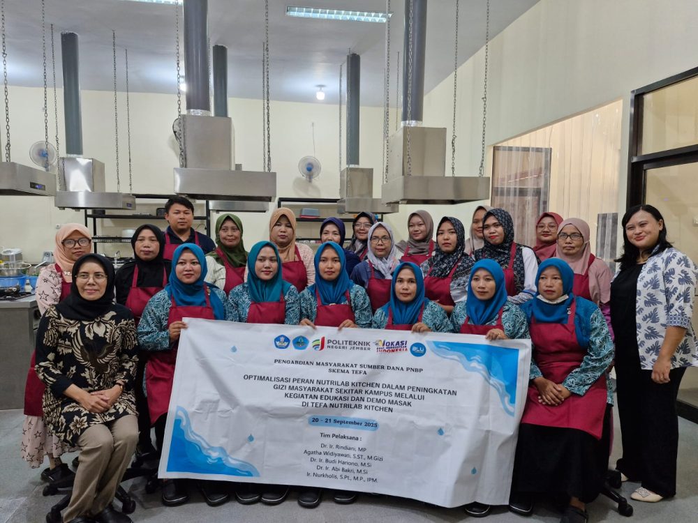 Tim pengabdian masyarakat dan peserta pelatihan di TEFA NutriLab Kitchen