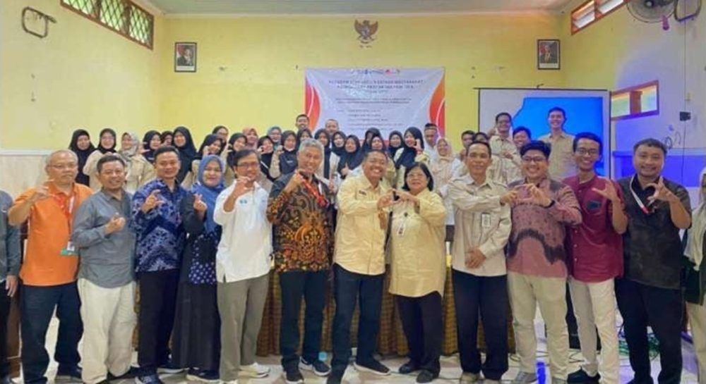 Dosen Polije Latih Guru SD Sukorambi Coding dan Mikrokontroler